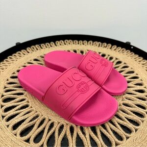Gucci Logo Rubber Slides Pink Kid’s Size 32